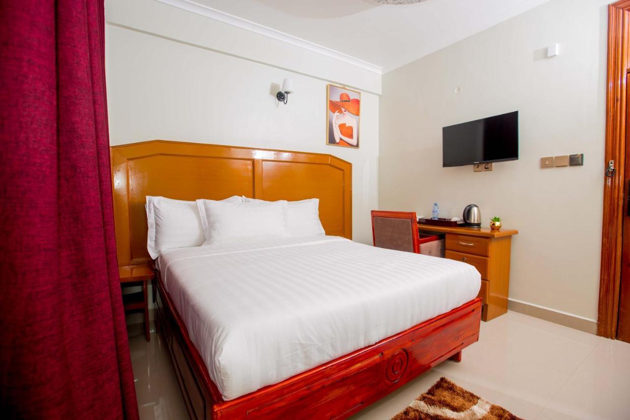 Hadjens Hotel Mwanza Exterior photo